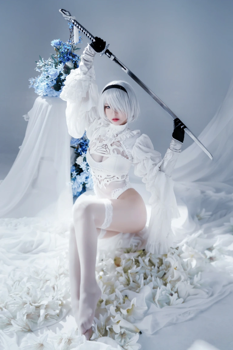 半半子 BANBANKO《Automataヨルハ二号B型 白いドレス》写真图集 51P｜在线预览与图包下载