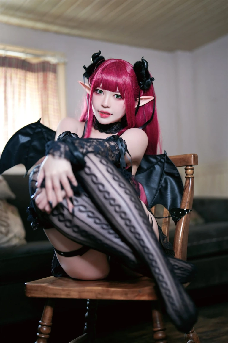 半半子 BANBANKO《更衣人偶 小恶魔 利兹》写真图集 62P+2V｜在线预览与图包下载