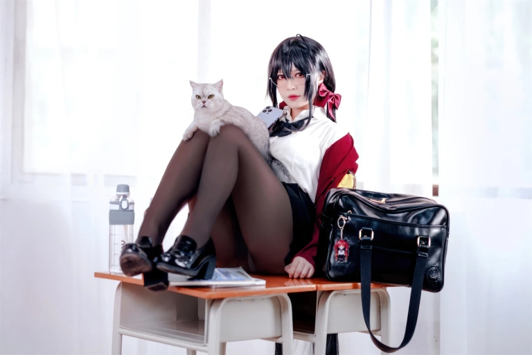 半半子 BANBANKO《大凤 风纪委员》写真图集 55P+3V｜在线预览与图包下载