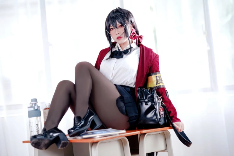 半半子 BANBANKO《大凤 风纪委员》写真图集 55P+3V｜在线预览与图包下载