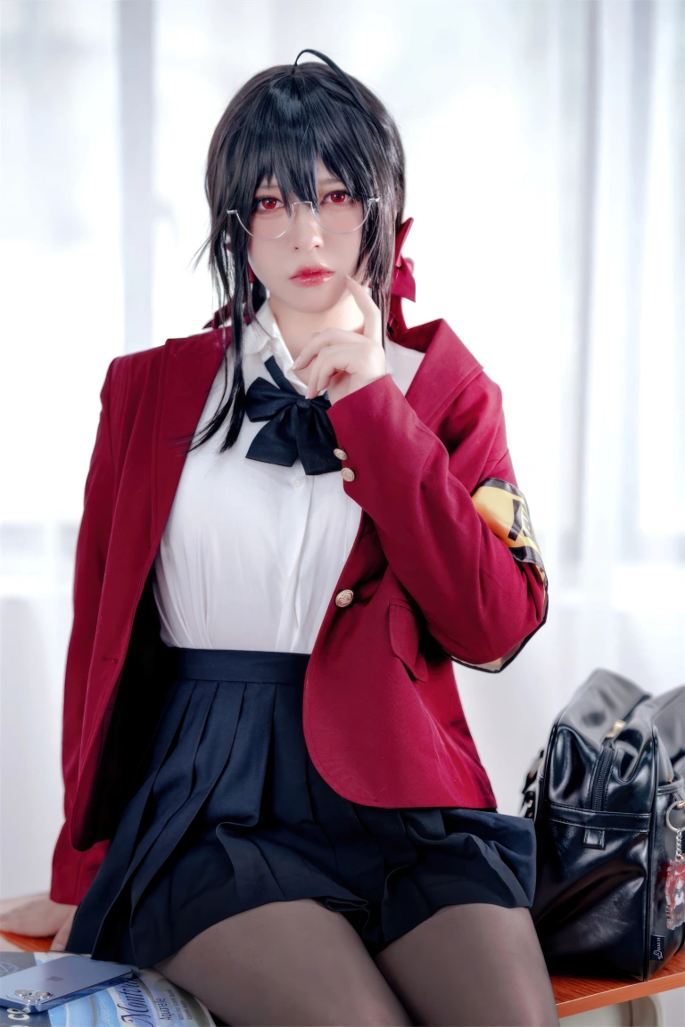 半半子 BANBANKO《大凤 风纪委员》写真图集 55P+3V｜在线预览与图包下载