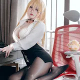半半子 BANBANKO《怨仇 办公室的意外》写真图集 55P+1V｜在线预览与图包下载