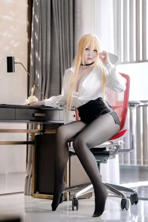 半半子 BANBANKO《怨仇 办公室的意外》写真图集 55P+1V｜在线预览与图包下载