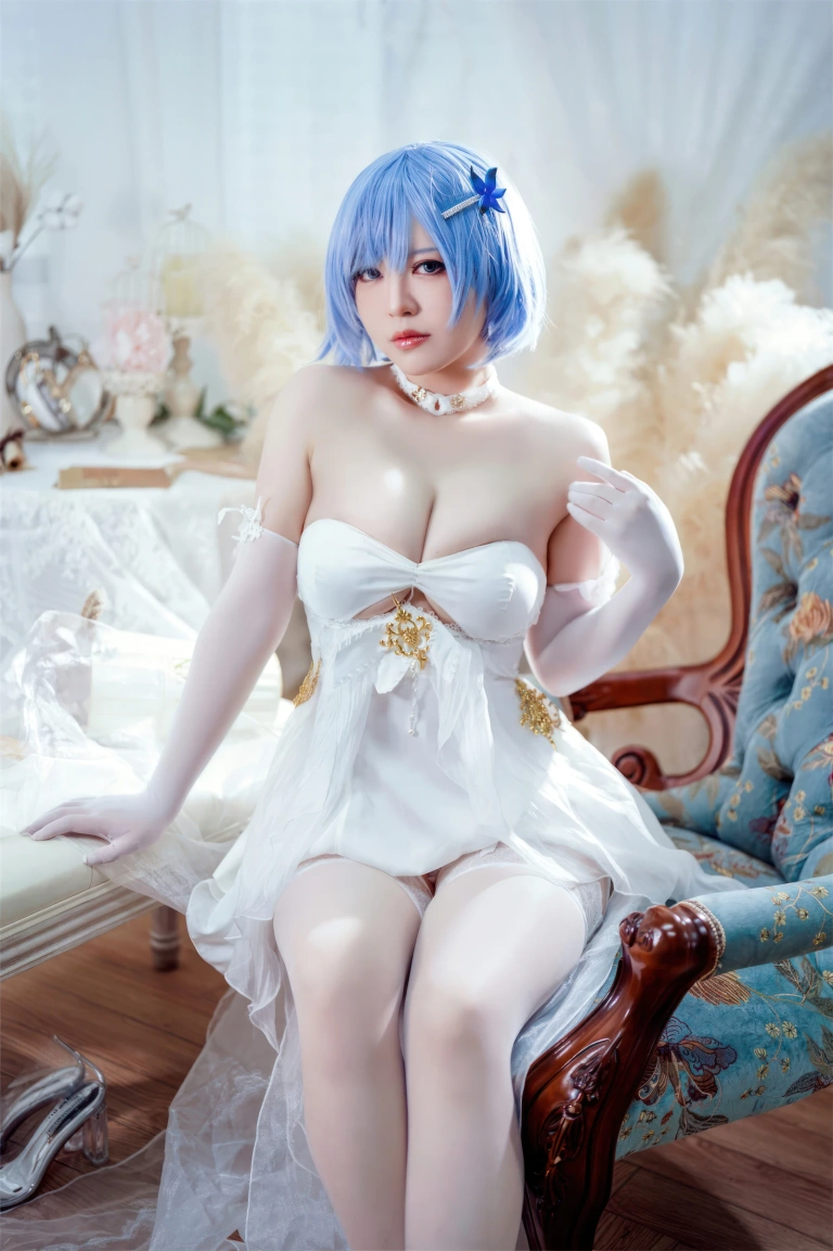 半半子 BANBANKO《恰巴耶夫 白骑兵的旋律礼服》写真图集 64P+2V｜在线预览与图包下载