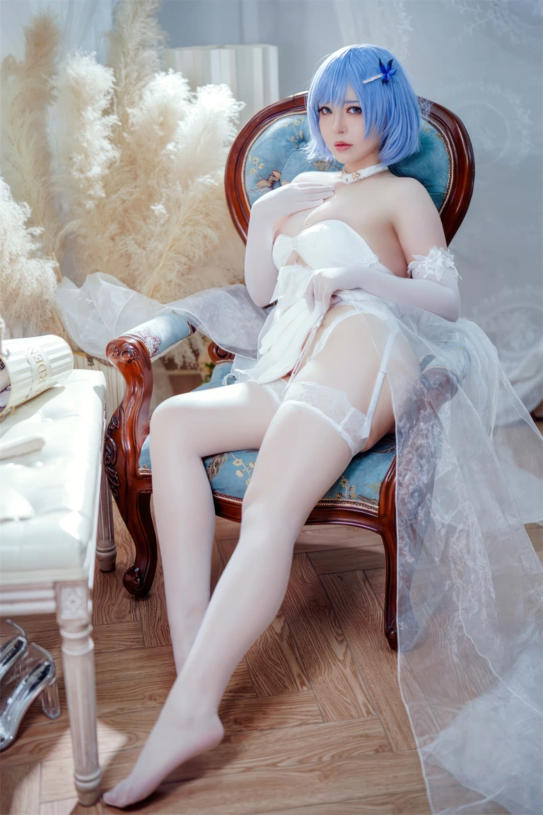 半半子 BANBANKO《恰巴耶夫 白骑兵的旋律礼服》写真图集 64P+2V｜在线预览与图包下载