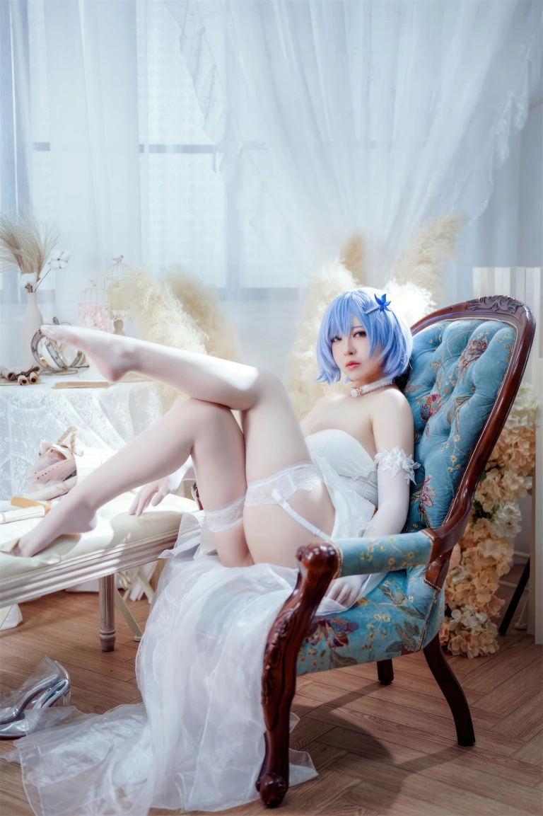 半半子 BANBANKO《恰巴耶夫 白骑兵的旋律礼服》写真图集 64P+2V｜在线预览与图包下载