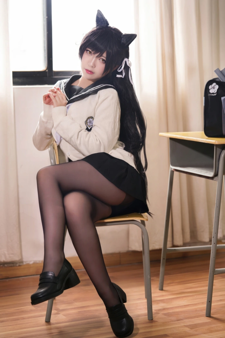半半子 BANBANKO《碧蓝航线 爱宕校服》写真图集 25P｜在线预览与图包下载