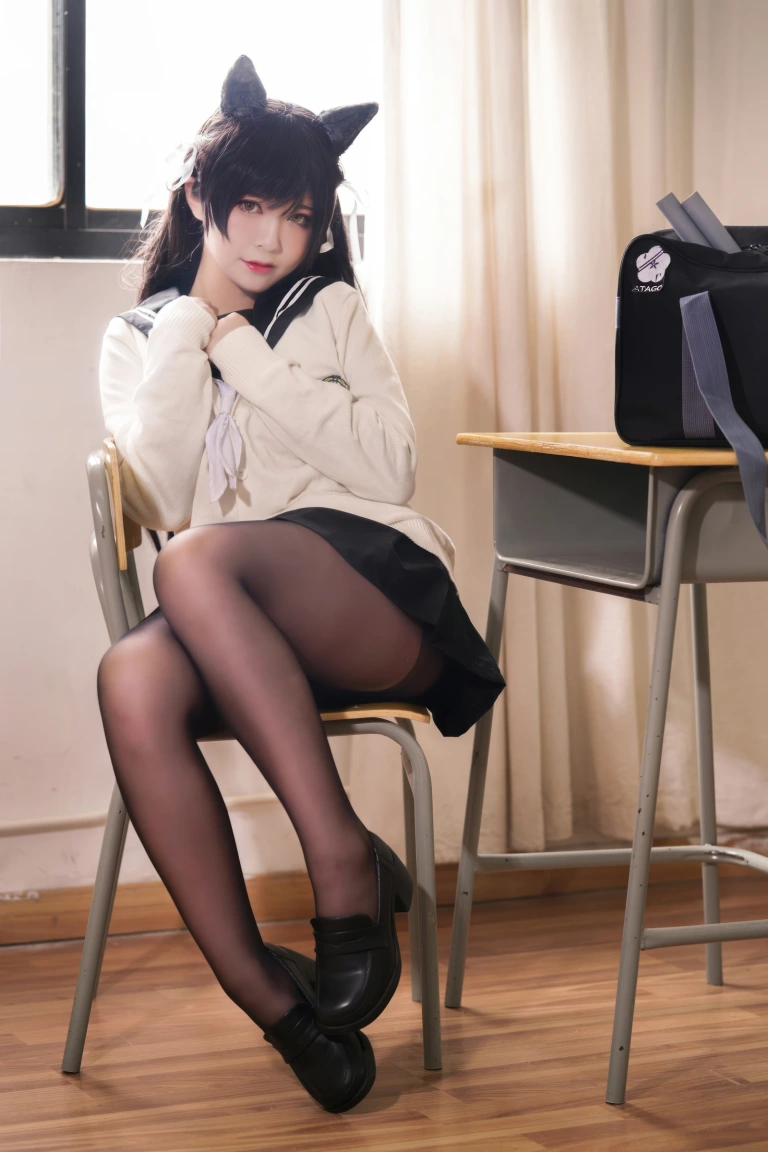 半半子 BANBANKO《碧蓝航线 爱宕校服》写真图集 25P｜在线预览与图包下载