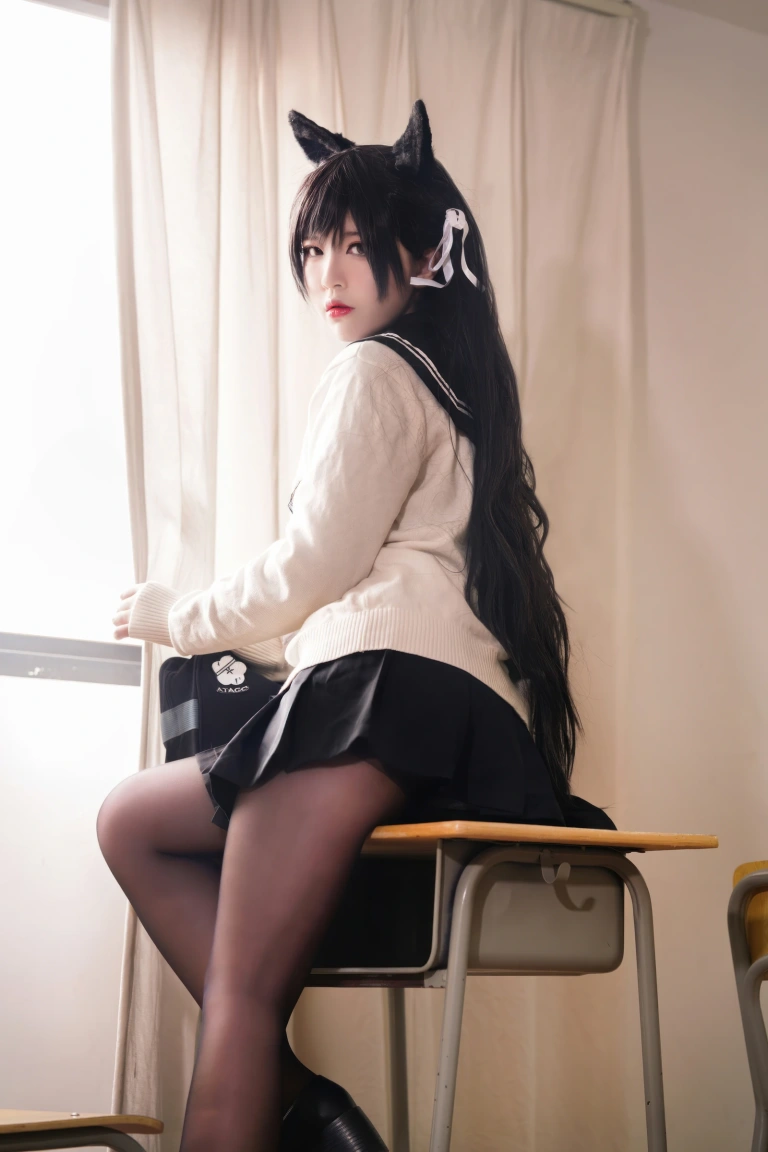 半半子 BANBANKO《碧蓝航线 爱宕校服》写真图集 25P｜在线预览与图包下载