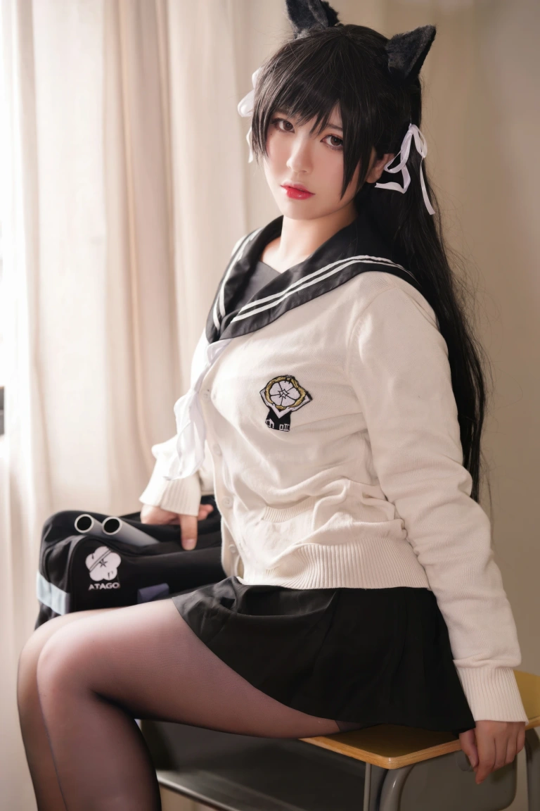半半子 BANBANKO《碧蓝航线 爱宕校服》写真图集 25P｜在线预览与图包下载