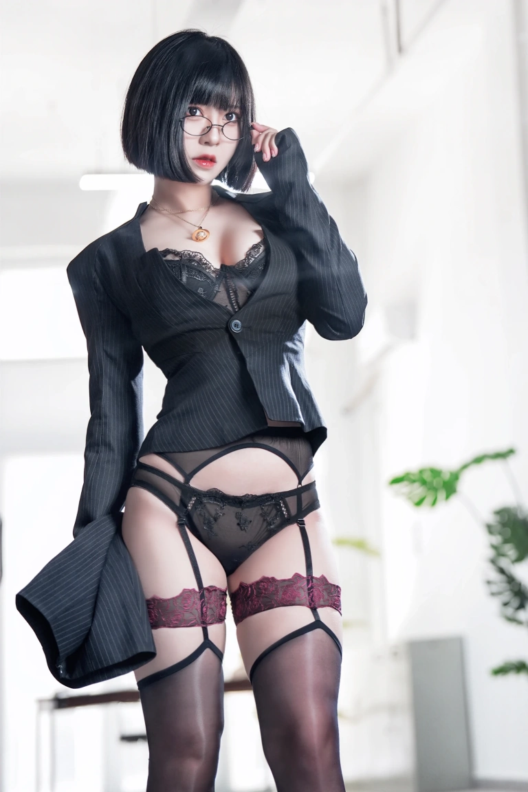 半半子 BANBANKO《上司様Vol.03》写真图集 56P+7V｜在线预览与图包下载