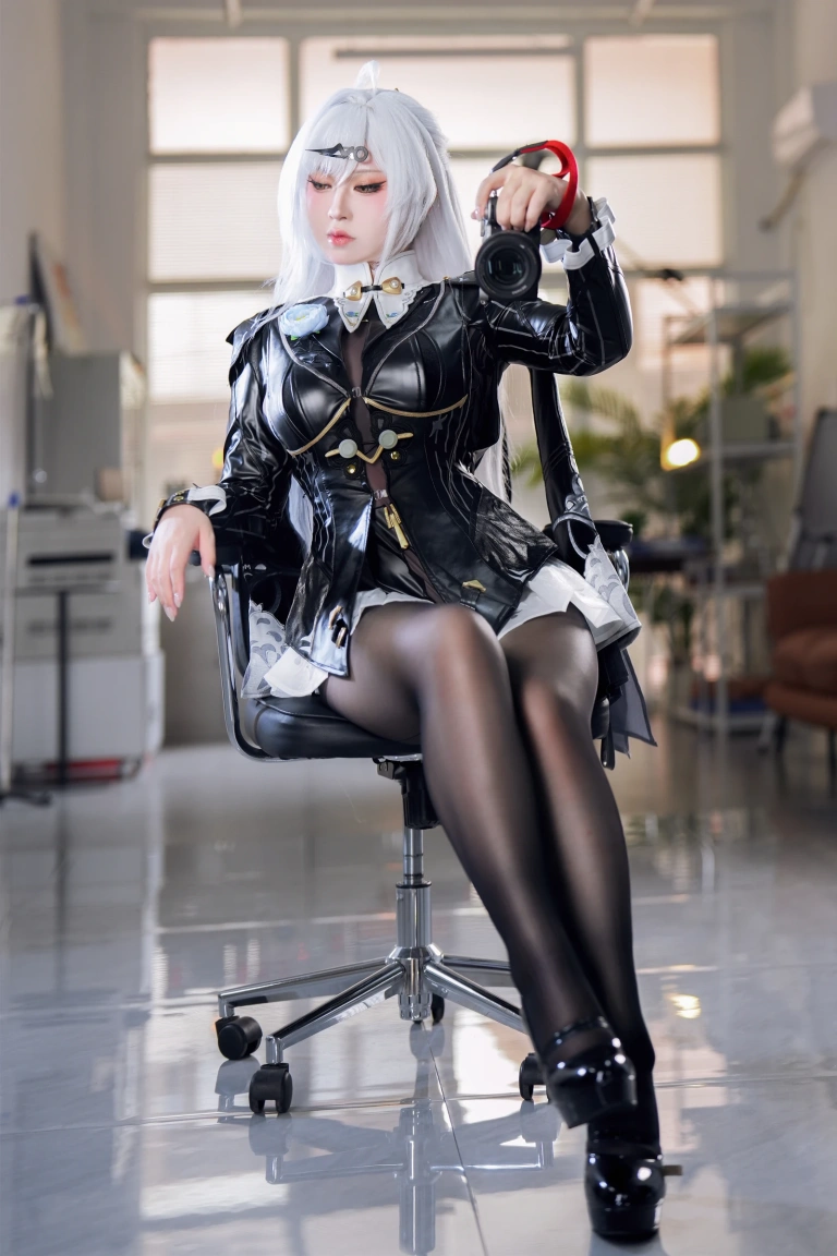半半子 BANBANKO《儀玄師匠》写真图集 51P+4V｜在线预览与图包下载