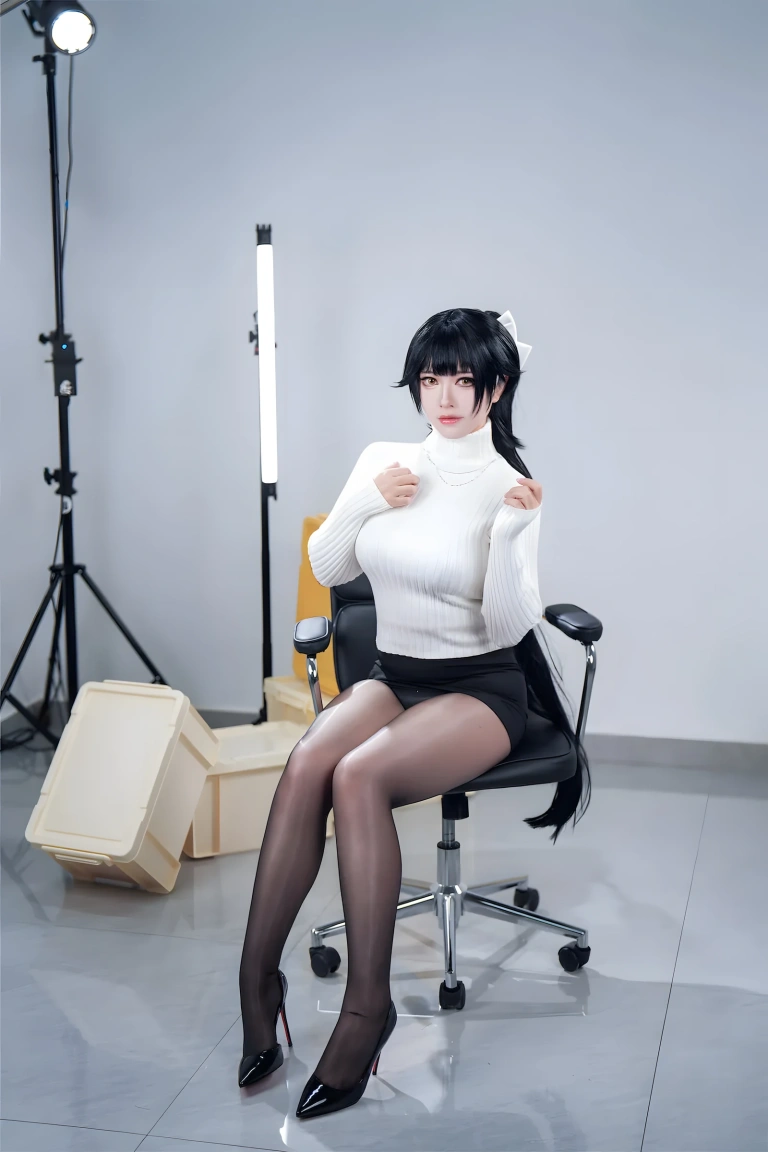 半半子 BANBANKO《碧蓝航线 高雄 武人的心法素养》写真图集 57P+4V｜在线预览与图包下载