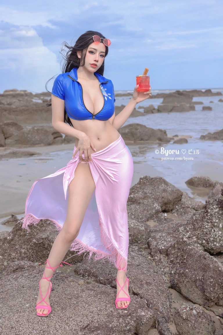 Byoru《Nico Robin》写真图集 30P｜在线预览与图包下载
