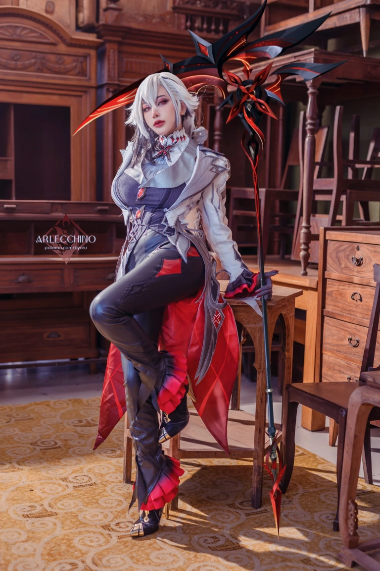 Byoru《Arlecchino Dress 原神 阿蕾奇诺》写真图集 94P+22V｜在线预览与图包下载