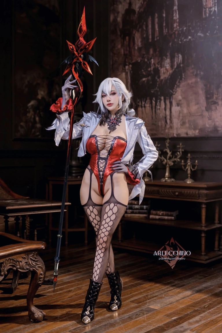 Byoru《Arlecchino Dress 原神 阿蕾奇诺》写真图集 94P+22V｜在线预览与图包下载