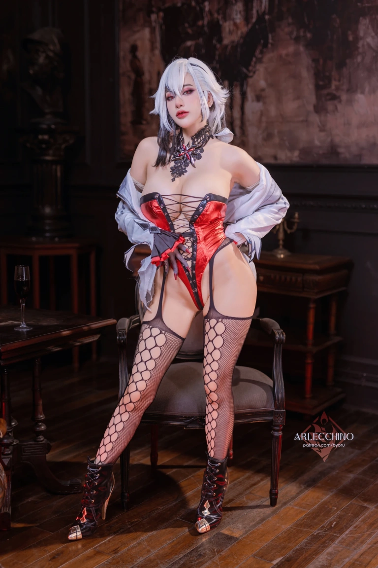 Byoru《Arlecchino Dress 原神 阿蕾奇诺》写真图集 94P+22V｜在线预览与图包下载