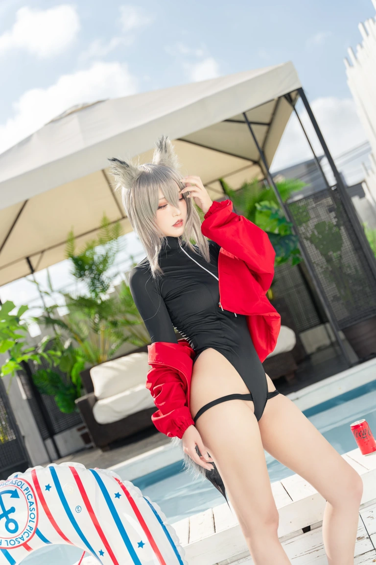切切celia《明日方舟 红》写真图集 28P+1V｜在线预览与图包下载