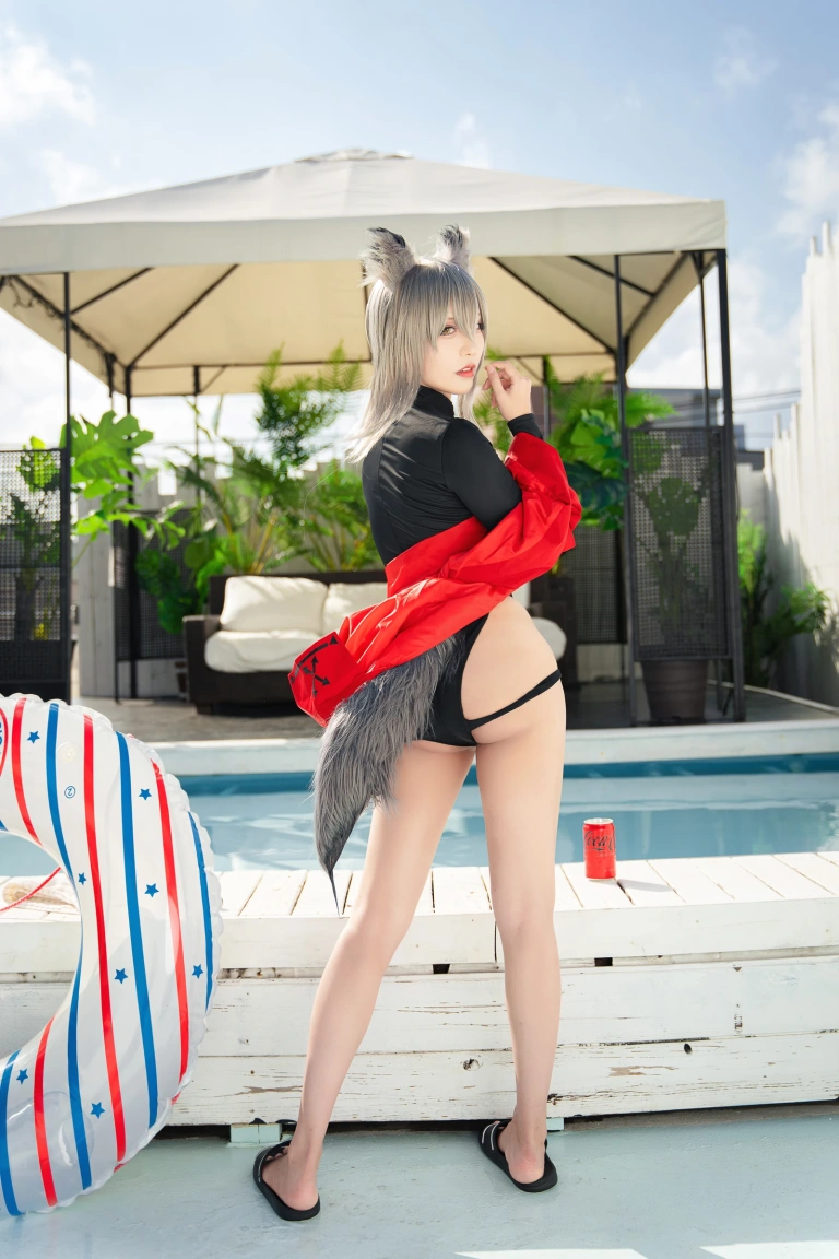 切切celia《明日方舟 红》写真图集 28P+1V｜在线预览与图包下载