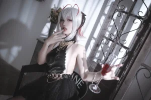 切切celia《明日方舟 W 礼服》写真图集 20P｜在线预览与图包下载