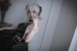 切切celia《明日方舟 W 礼服》写真图集 20P｜在线预览与图包下载