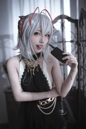 切切celia《明日方舟 W 礼服》写真图集 20P｜在线预览与图包下载