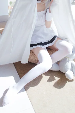 coser衣衣《穹妹女仆》写真图集 28P｜在线预览与图包下载