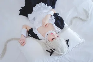 coser衣衣《穹妹女仆》写真图集 28P｜在线预览与图包下载