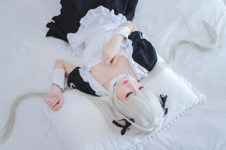 coser衣衣《穹妹女仆》写真图集 28P｜在线预览与图包下载