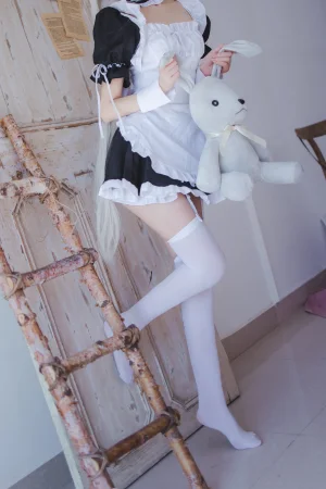 coser衣衣《穹妹女仆》写真图集 28P｜在线预览与图包下载