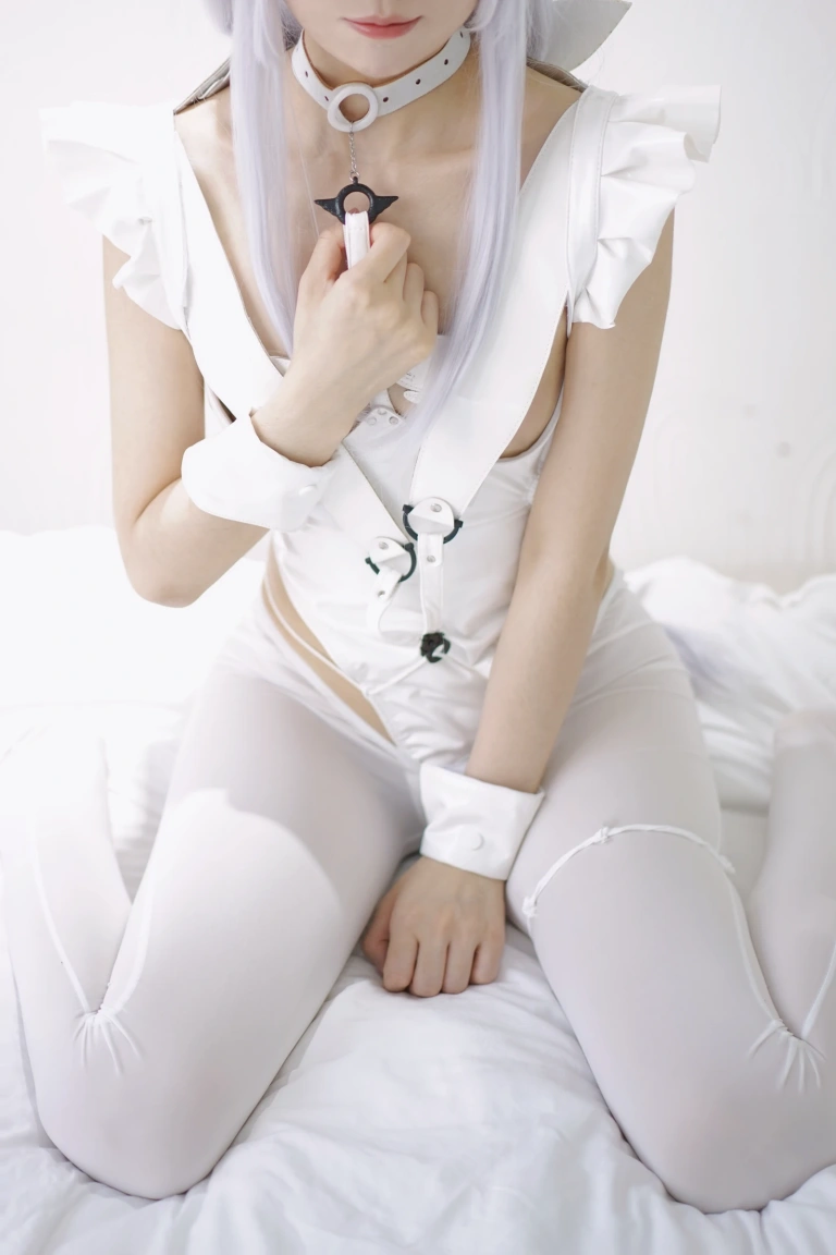 coser衣衣《恶毒兔女郎》写真图集 39P+4V｜在线预览与图包下载