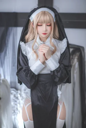 coser衣衣《修女》写真图集 59P+2V｜在线预览与图包下载