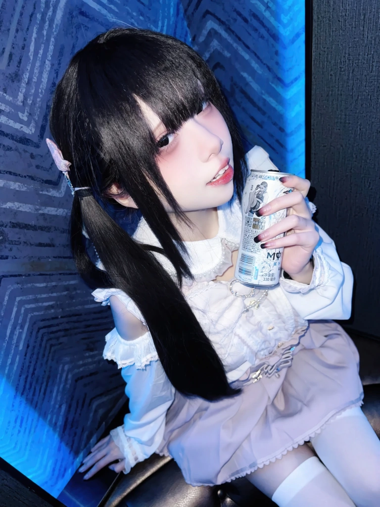 纸悦Etsu_ko《与地雷系女子的ktv约会》写真图集 44P｜在线预览与图包下载
