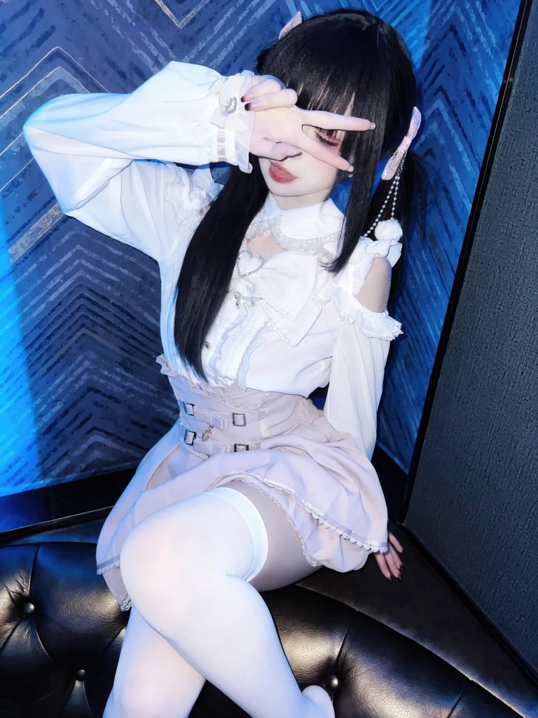 纸悦Etsu_ko《与地雷系女子的ktv约会》写真图集 44P｜在线预览与图包下载