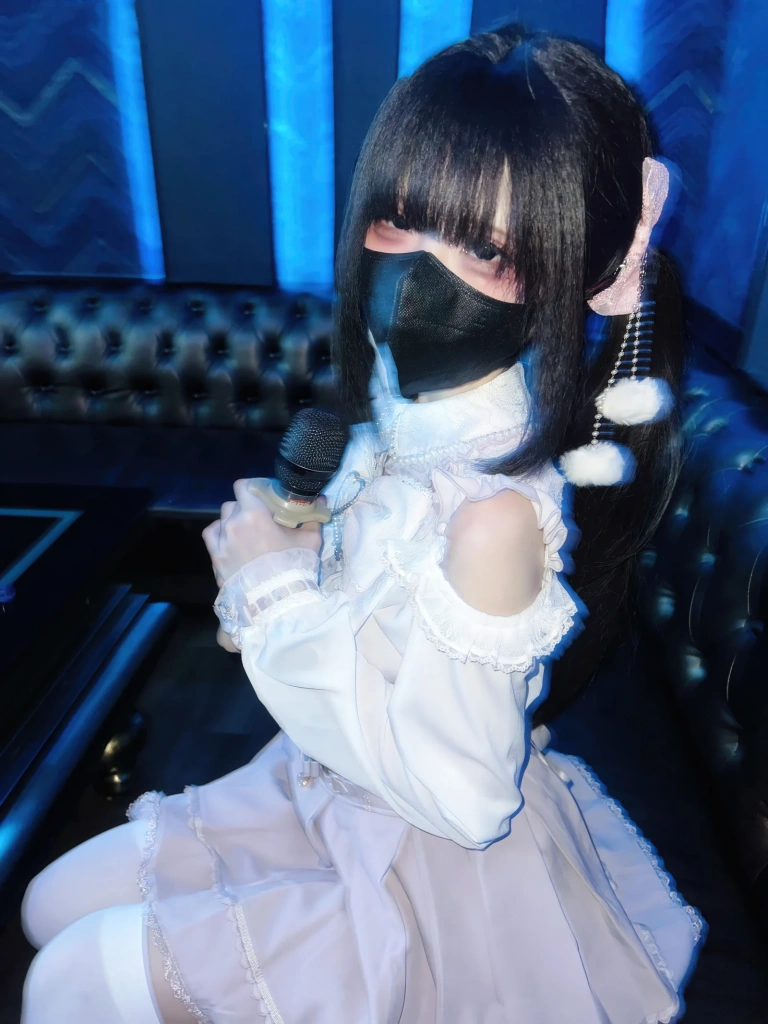 纸悦Etsu_ko《与地雷系女子的ktv约会》写真图集 44P｜在线预览与图包下载