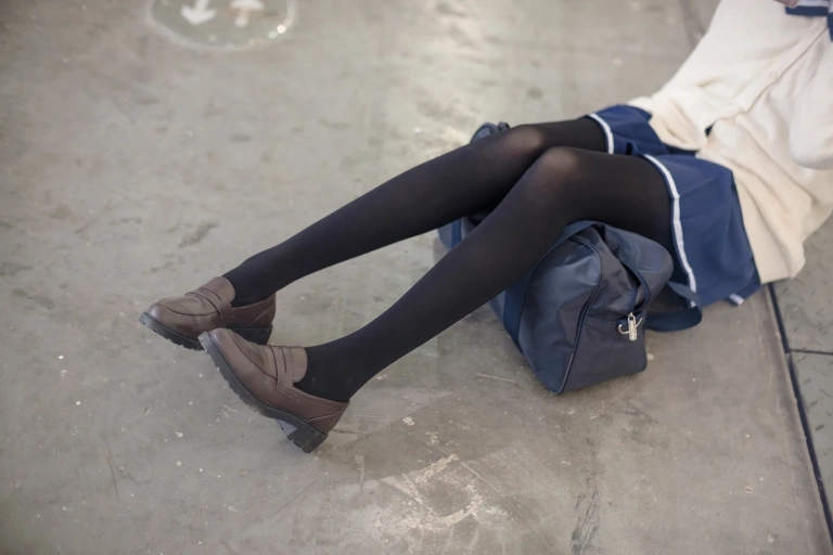 森萝财团《FREE-004》写真图集 24P｜在线预览与图包下载