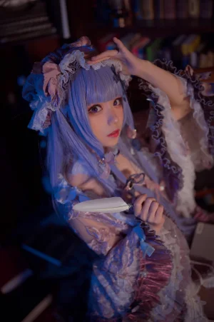 花柒Hana《帕秋莉睡衣》写真图集 13P｜在线预览与图包下载