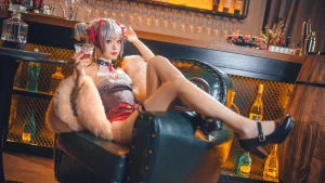 花柒Hana《明日方舟 守夜冠军 W》写真图集 9P｜在线预览与图包下载