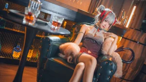 花柒Hana《明日方舟 守夜冠军 W》写真图集 9P｜在线预览与图包下载