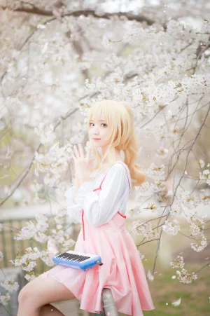 花柒Hana《宫园熏粉裙》写真图集 9P｜在线预览与图包下载