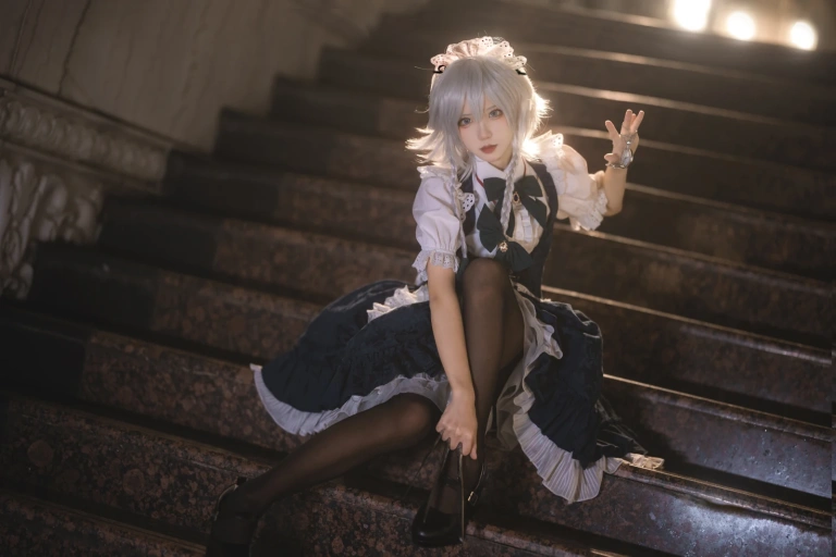 花柒Hana《星雨咲夜女仆》写真图集 9P｜在线预览与图包下载