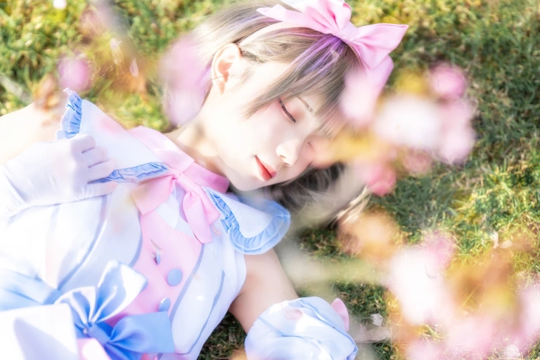 花柒Hana《唐可可打歌服》写真图集 9P｜在线预览与图包下载