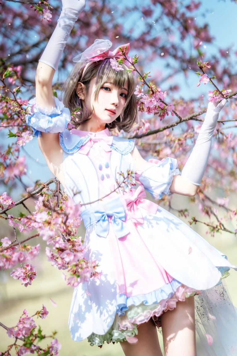 花柒Hana《唐可可打歌服》写真图集 9P｜在线预览与图包下载