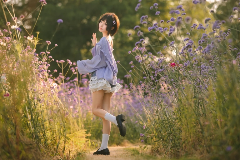 花柒Hana《马鞭草》写真图集 15P｜在线预览与图包下载