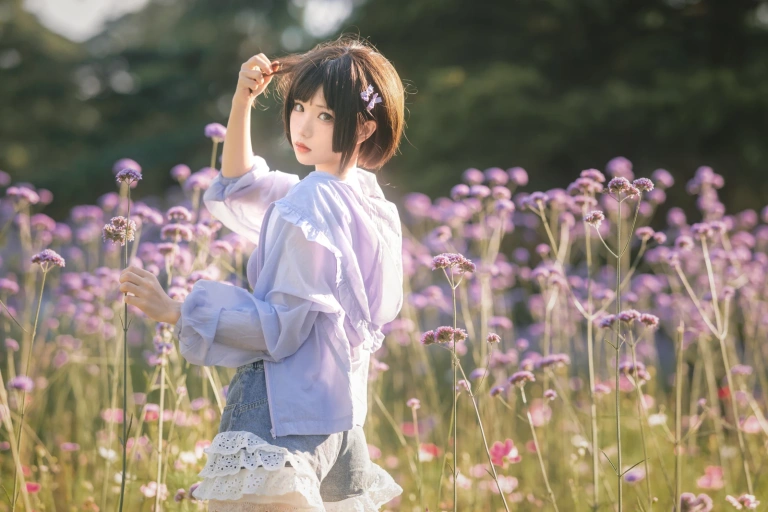 花柒Hana《马鞭草》写真图集 15P｜在线预览与图包下载