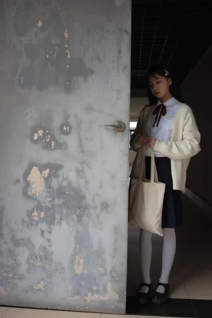 森萝财团《JKFUN-001 甜米》写真图集 104P+1V｜在线预览与图包下载