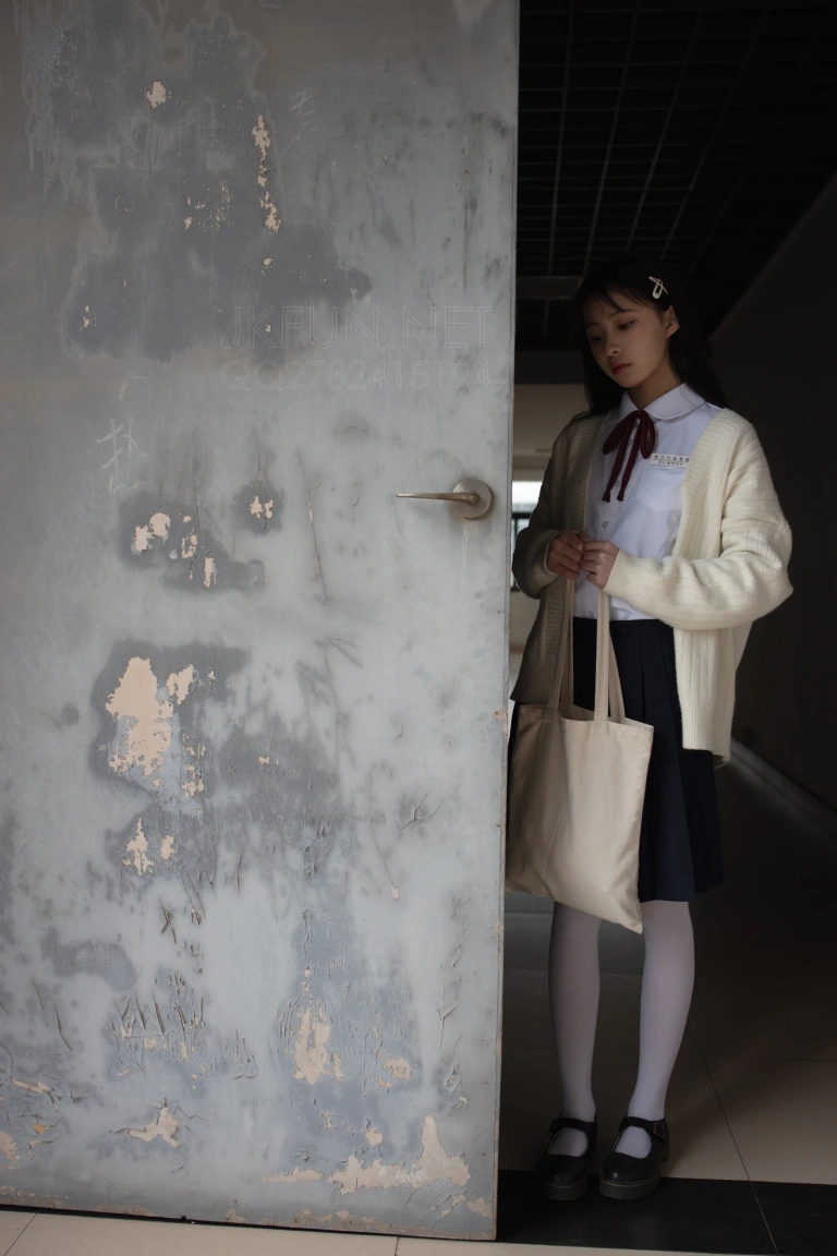 森萝财团《JKFUN-001 甜米》写真图集 104P+1V｜在线预览与图包下载