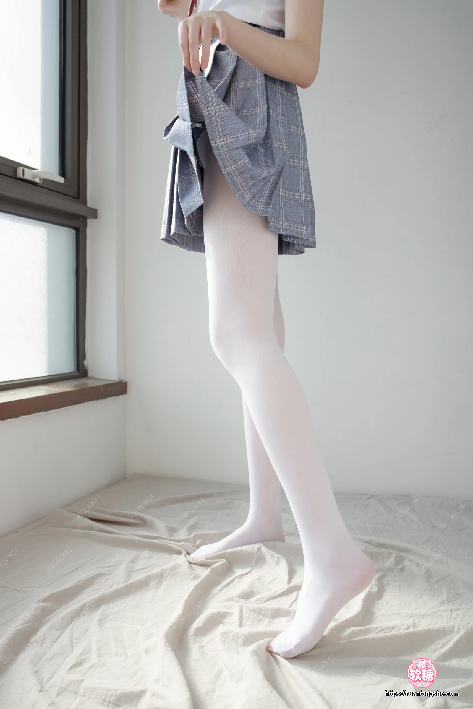 森萝财团 JKFUN-002 《踩蛋糕》 Aika