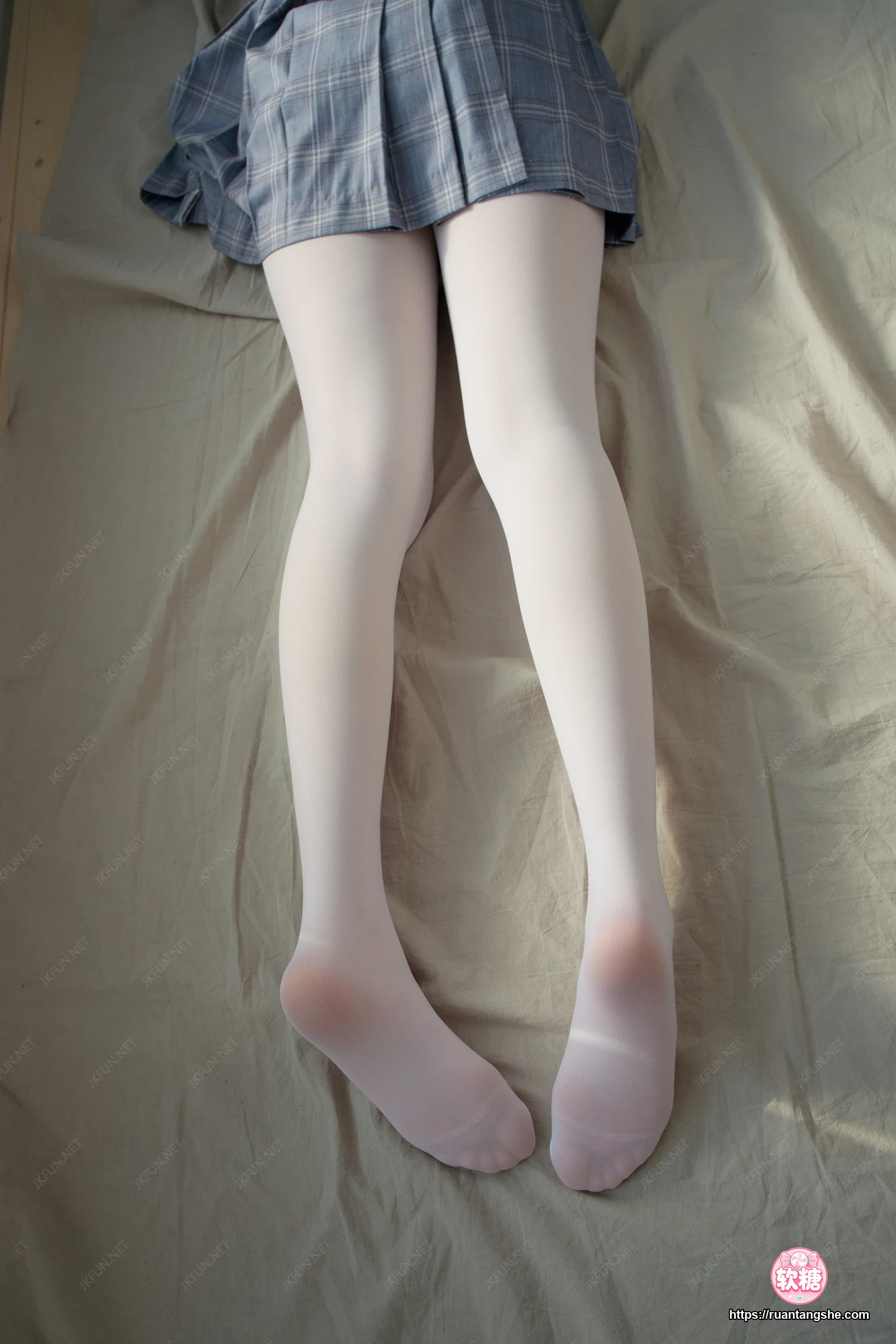 森萝财团 JKFUN-002 《踩蛋糕》 Aika