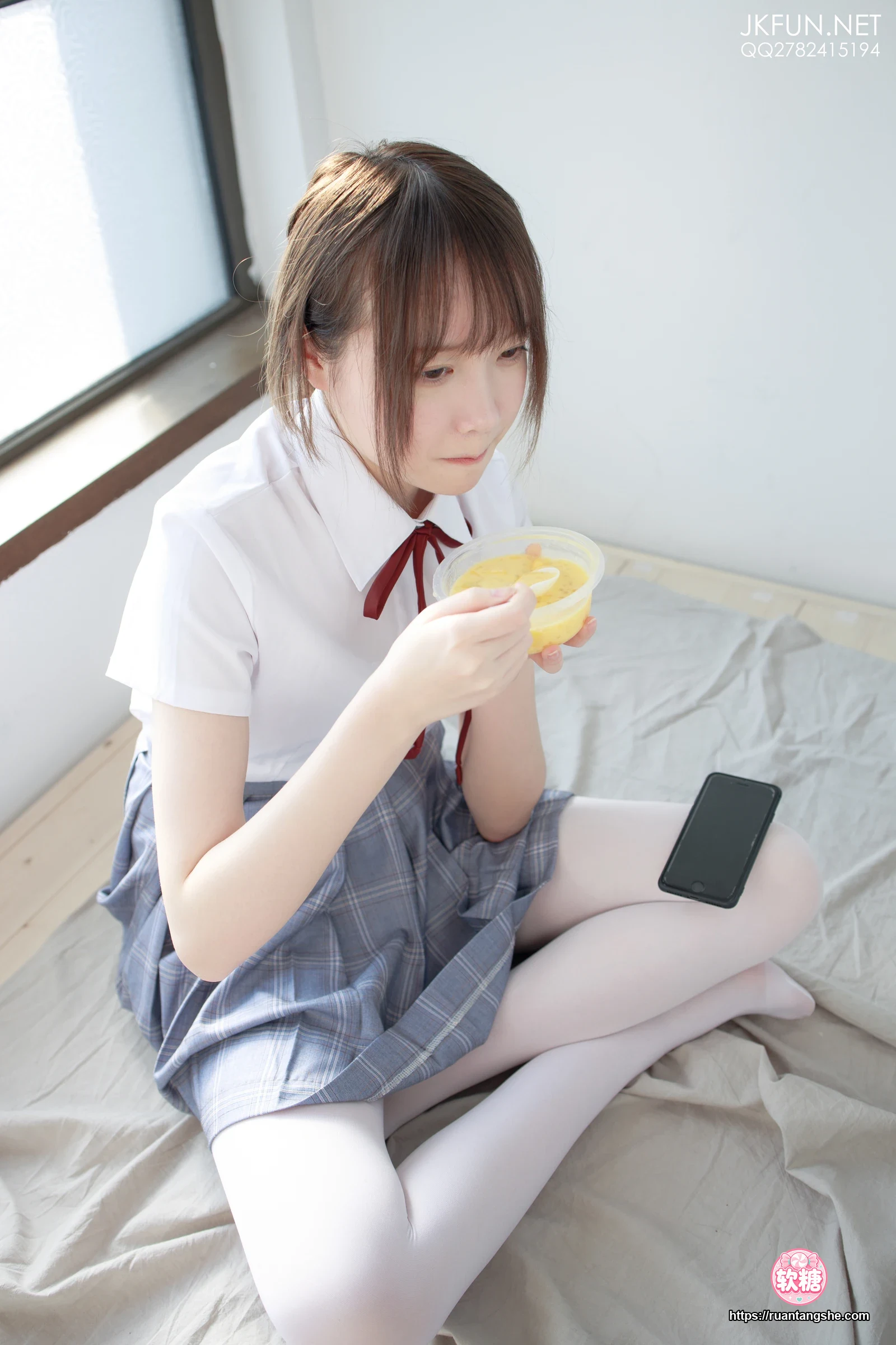 森萝财团 JKFUN-002 《踩蛋糕》 Aika